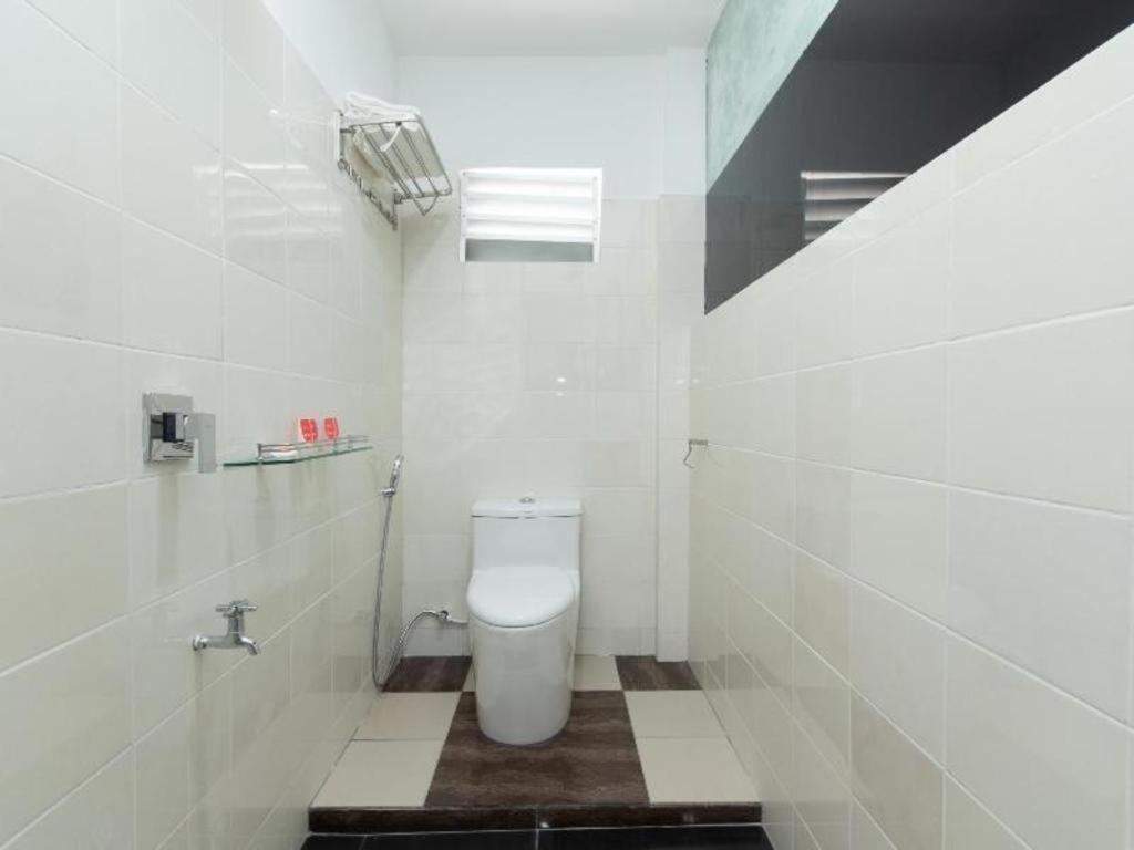 Oyo 44011 Weng Bee Guest House Kota Kinabalu Esterno foto