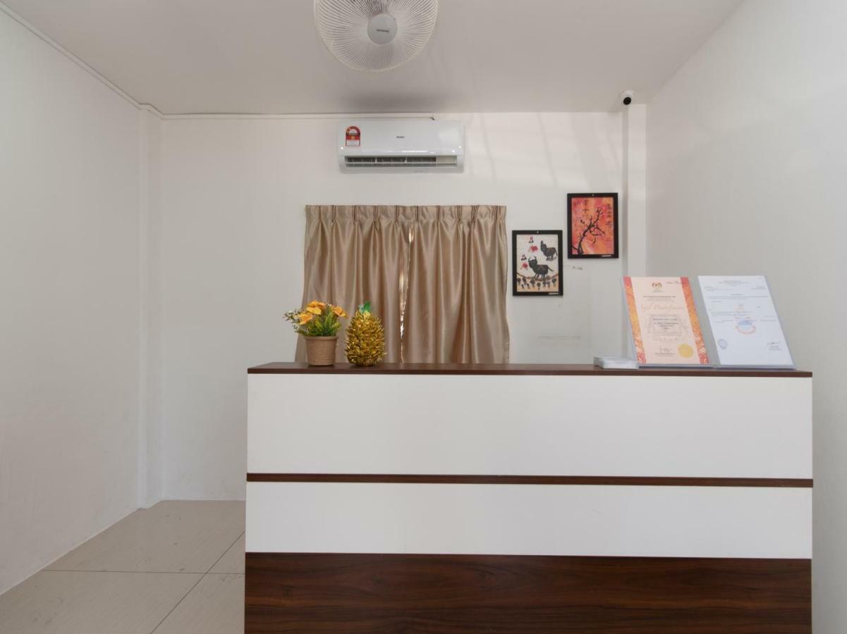 Oyo 44011 Weng Bee Guest House Kota Kinabalu Esterno foto